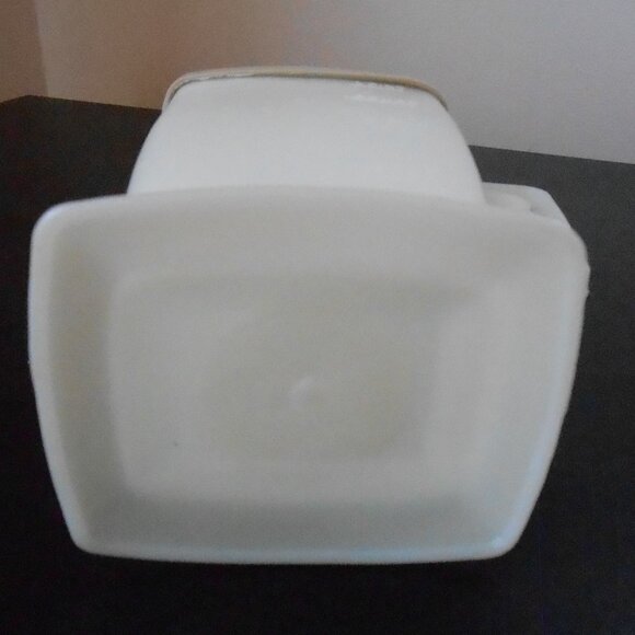 VTG Small White Mini 16oz Pouring Pitcher w/Tan Lid Handle Spout & Seal-1 Pint - Picture 4 of 6